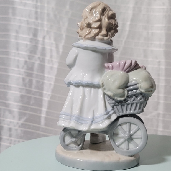 Original Lisi Martin by Dolfi # 151 Handpainted - Picture 2 of 3